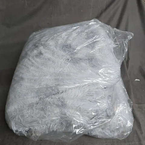 GREY FAUX FUR SHAGGY RUG