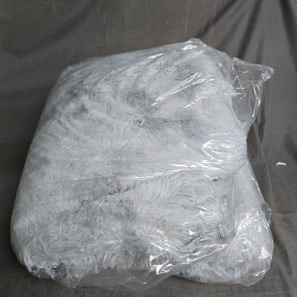 GREY FAUX FUR SHAGGY RUG 