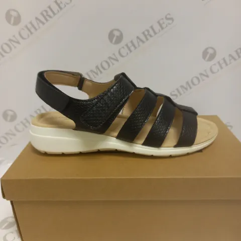BOXED PAIR OF CUSHION WALK ONE TOUCH CLOSE SANDALS IN BLACK - SIZE 6