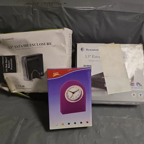 APPROXIMATELY 10 ASSORTED ITEMS TO INCLUDE FROSTES TRANSPARENT CLOCK, 3.5" SATA/IDE ENCLOSURE - COLLECTION  ONLY