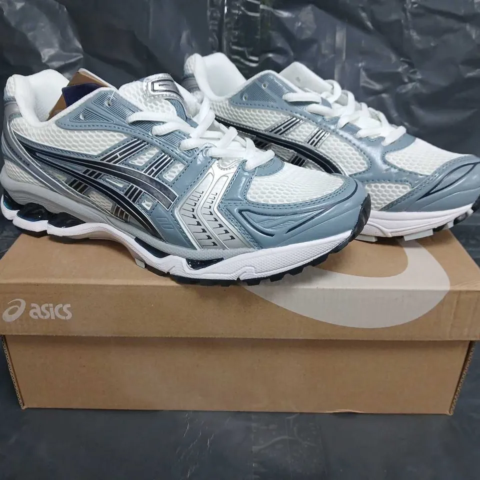 BOXED PAIR OF ASICS GEL-KAYANA 14 TRAINERS IN WHITE/GREY SIZE UK 7.5