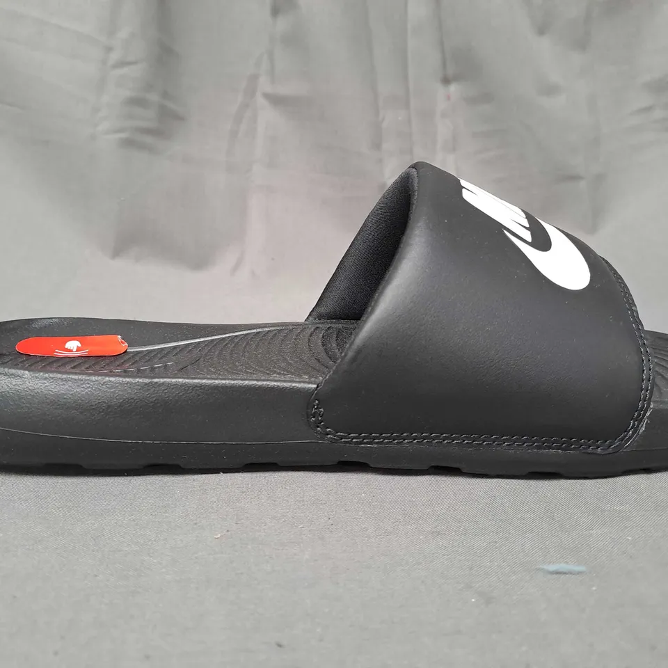 PAIR OF NIKE SLIDERS IN BLACK UK SIZE 8