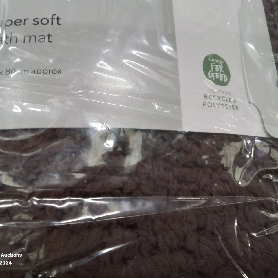PALLET CONTAINING APPROXIMATELY 192 BRAND NEW SUPER SOFT BATH MATS -BROWN-
