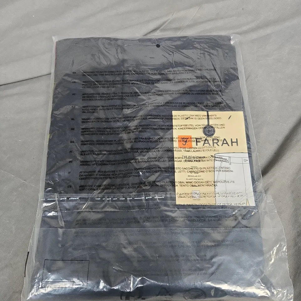 FARAH THE ROCHMAN FLEXI WAIST 16" HEM REGULAR FIT BLACK - SEALED 