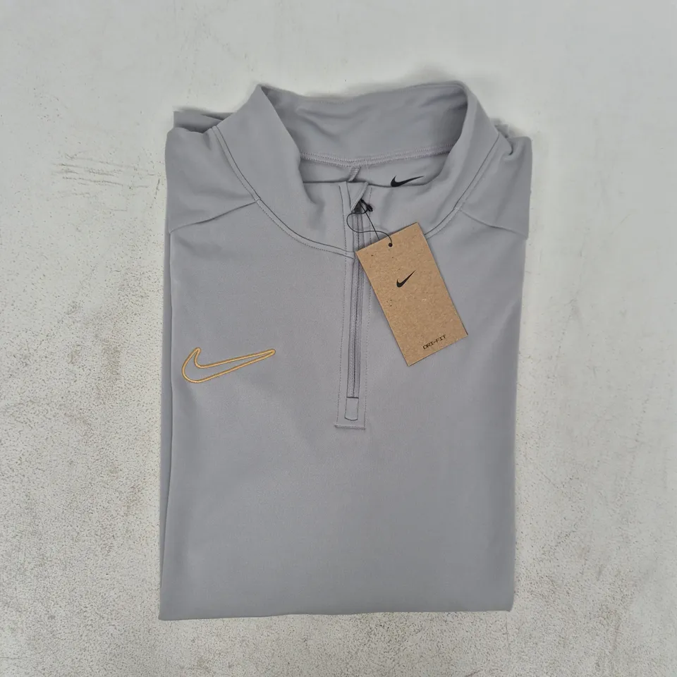 NIKE DRI-FIT HALF-ZIP TRAINING TOP – GREY SIZE UNSPECIFIED