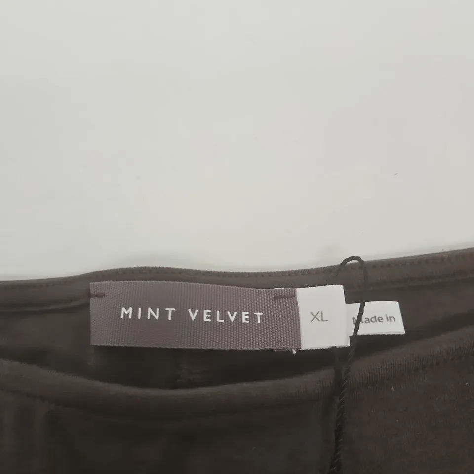 MINT VELVET WOMEN'S TOP - FLORAL PRINT WITH BROWN YOKE, XL