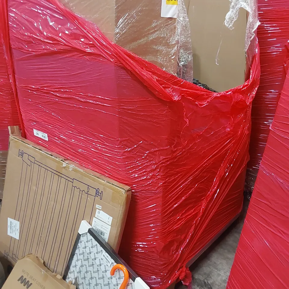 LARGE PALLET OF ASSORTED HOUSEHOLD PRODUCTS TO INCLUDE; CHILDRENS CHAIR BED, SAFETY GATE, MUTE SEAT COVER AND UMBRELLA