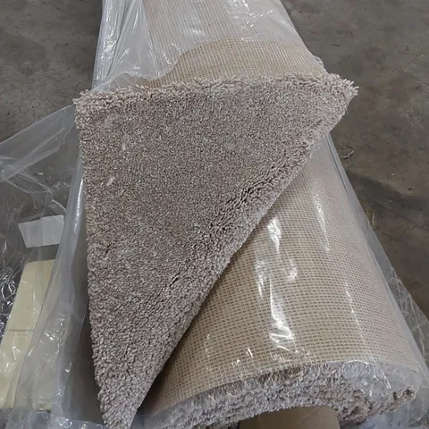 ROLL OF QUALITY GRAND PRIX CARPET // SIZE: APPROXIMATELY 5.27 X 5m