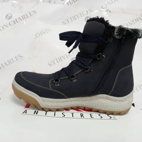 BOXED PAIR OF RIEKER WARM HIKING BOOTS IN NAVY UK SIZE 6.5