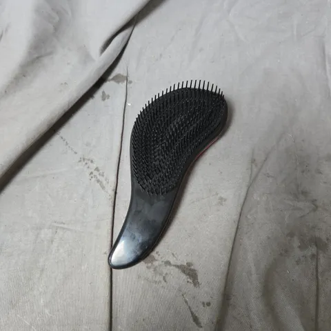 APPROXIMATELY 5 DETANGLING HAIRBRUSH RED 