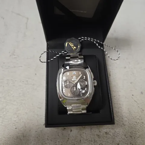 VICKERS ARMSTRONGS CHRONOGRAPH WRISTWATCH – STAINLESS STEEL BRACELET 