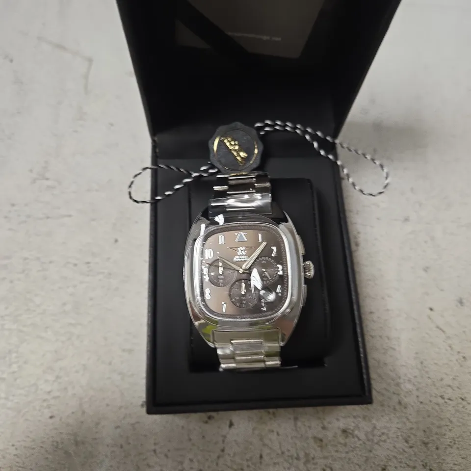 VICKERS ARMSTRONGS CHRONOGRAPH WRISTWATCH – STAINLESS STEEL BRACELET 