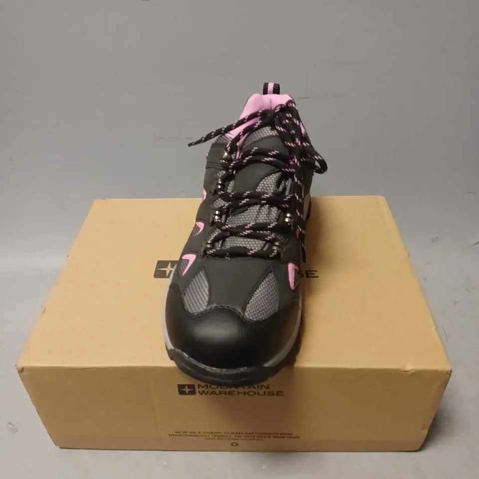 BOXED PAIR OF MOUNTAIN WAREHOUSE ISODRY TRAINERS - 8