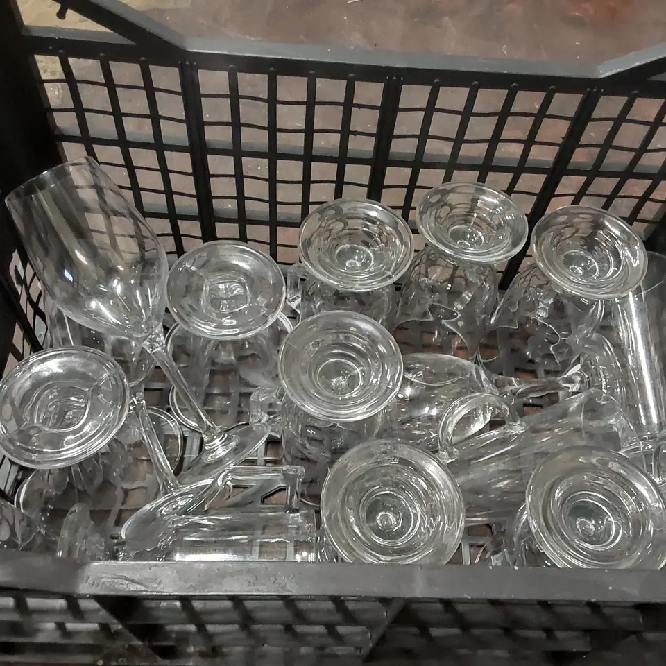 BOX OF ASSORTED GLASSWARE PRODUCTS TO INCLUDE: WINE GLASSES, DRINKS GLASSES, HOT CHOCOLATE GLASSES ECT - QUANTITY UNSPECIFIED