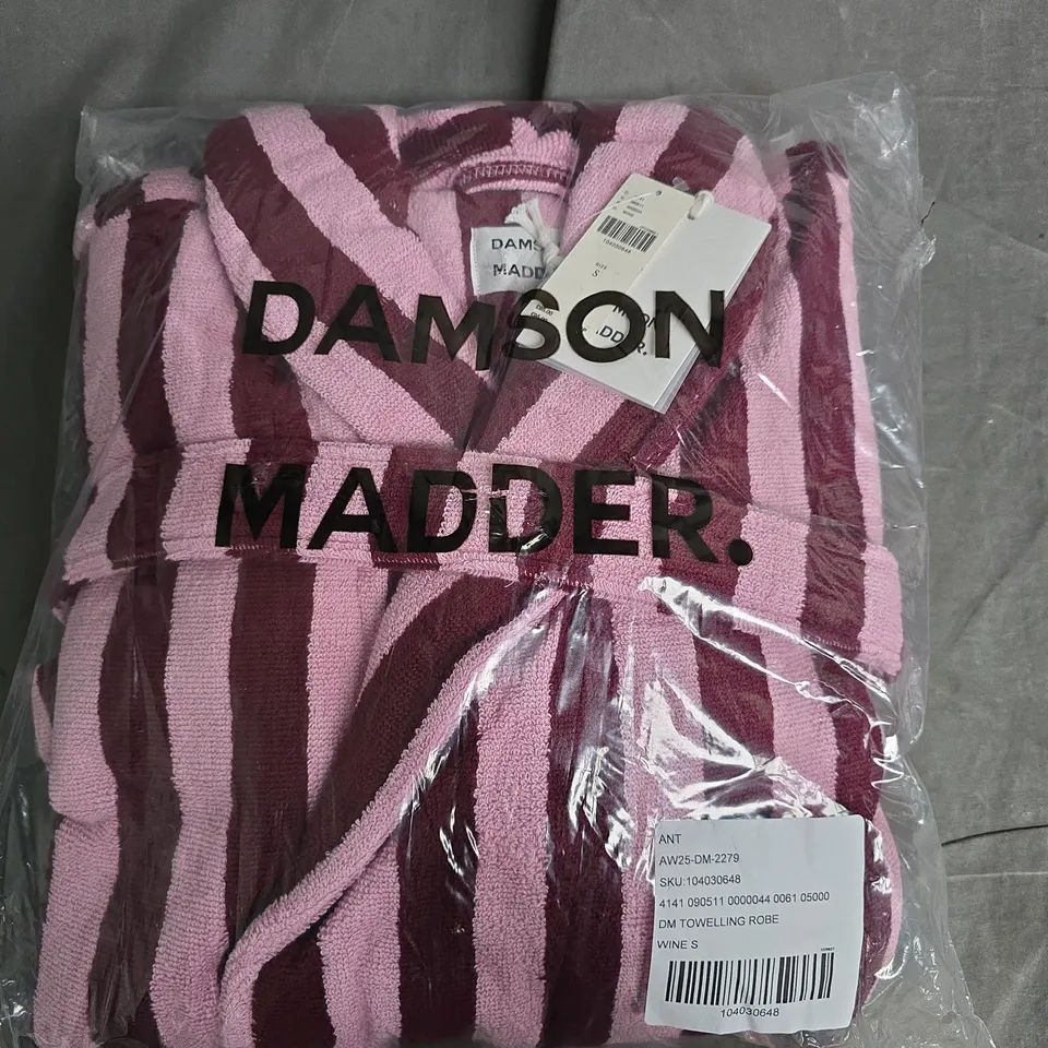 BAGGED DAMSON MADDER TOWELLING ROBE IN PINK/WINE RED - SMALL