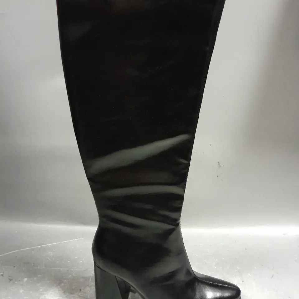 PAIR OF BERSHKA KNEE HIGH BLOCK HEEL BOOTS IN BLACK SIZE UK 3