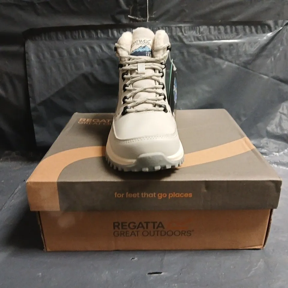 BOXED PAIR OF REGATTA WOMEN'S SHERBOURNE ANKLE BOOTS IN MOONSTRUCK SIZE UK 4