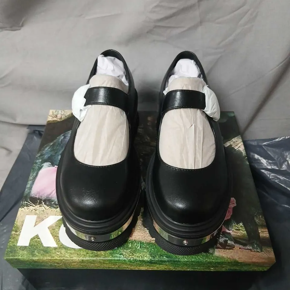BOXED KOI NIGHTFALL HARDWARE PLATFORM MARY JANE'S IN BLACK SIZE 3