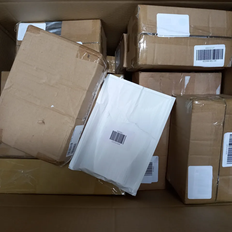 APPROXIMATELY 10 ASSORTED ITEMS TO INCLUDE FLAMELESS CANDLES, PET FOOD BOWL, PRE-LIT CHRISTMAS ORNAMENT, ETC