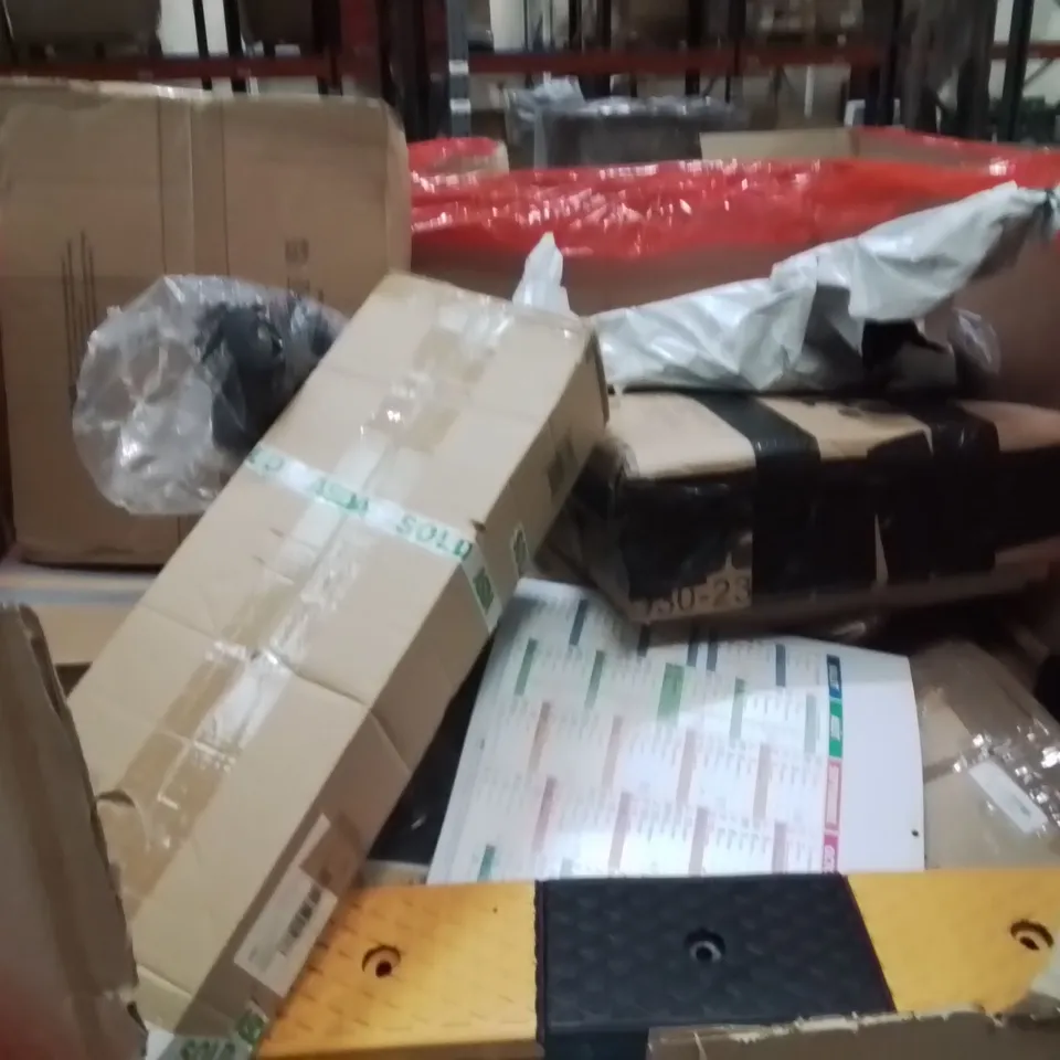 PALLET OF ASSORTED HOUSEHOLD GOODS AND PRODUCTS TO INCLUDE;POPUP BEACH TENT,CAT OUTDOOR HOUSE,BALOON PARTY ARCH