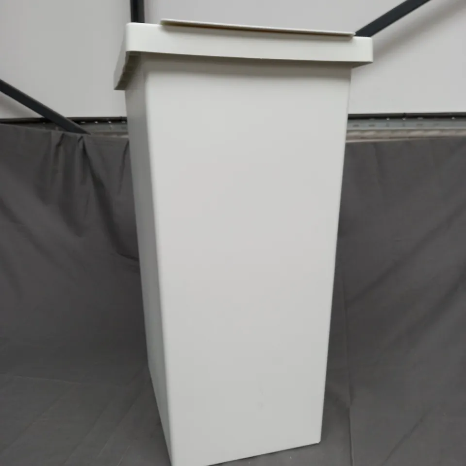 FILUR WHITE BIN WITH LID 