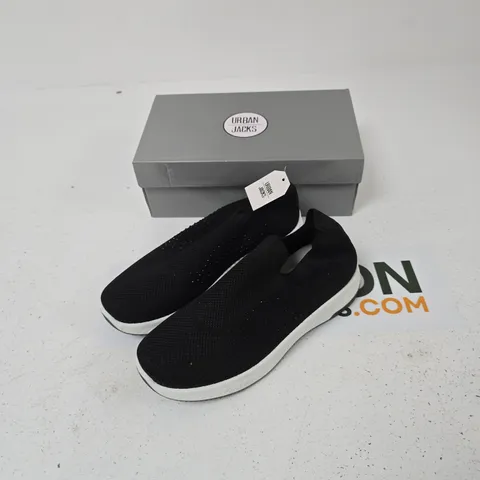 URBAN JACKS NEGRONI SLIP-ON SNEAKERS – BLACK, UK SIZE 7