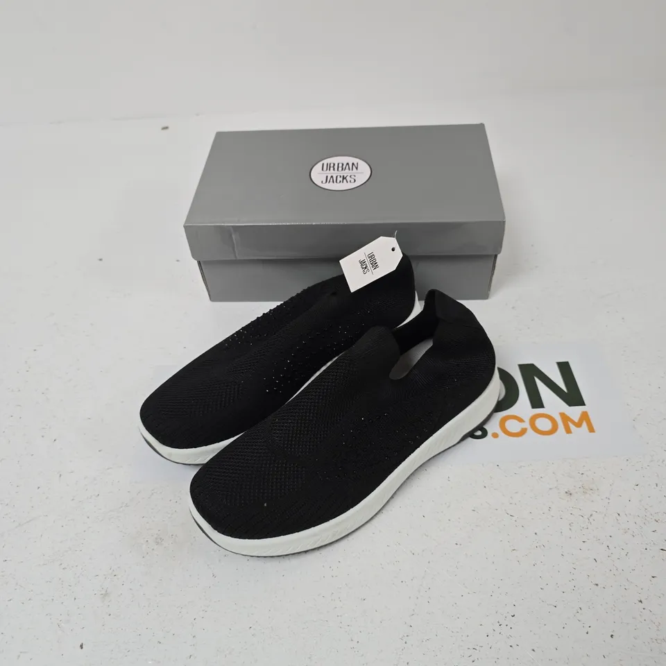 URBAN JACKS NEGRONI SLIP-ON SNEAKERS – BLACK, UK SIZE 7