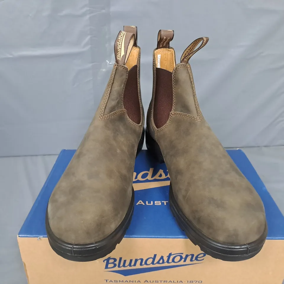BOXED BLUNDSTONE ELASTIC SIDED BOOT LINED IN RUSTIC BROWN - SIZE 11