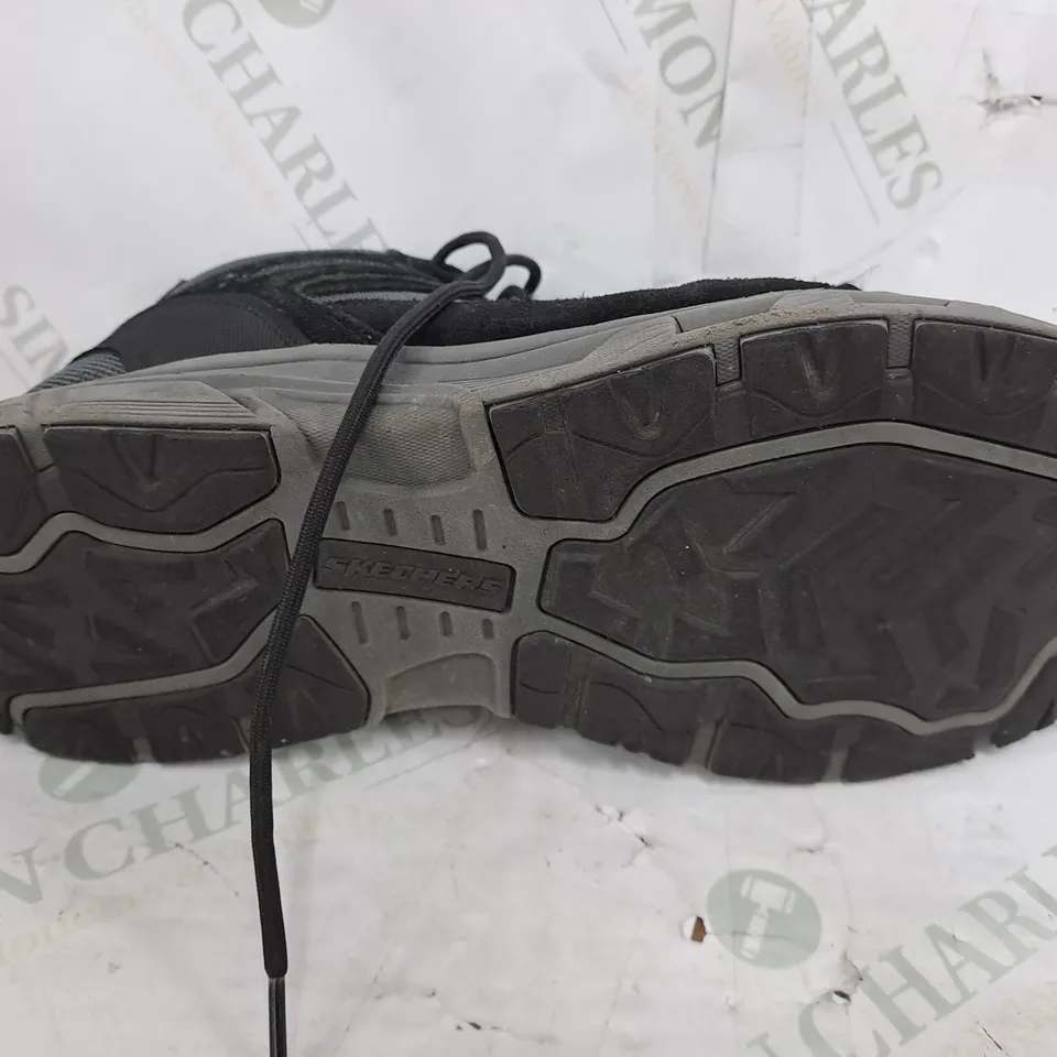 PAIR OF BOXED SKETCHERS LACE BOOT BLACK, UK SIZE 11