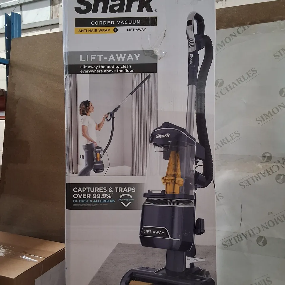 BOXED SHARK NZ691UKT ANTI HAIR WRAP UPRIGHT VACUUM CLEANER WITH LIFT-AWAY, PET MODEL