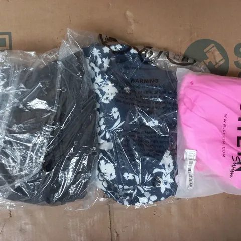 APPROXIMATELY 20 ASSORTED CLOTHING AND FASHION PRODUCTS IN VARIOUS STYLES AND SIZES - COLLECTION ONLY