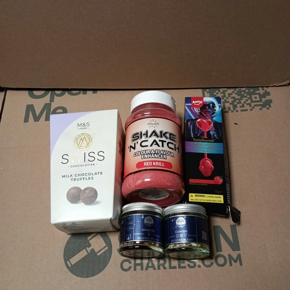APPROXIMATELY 18 ASSORTED FOOD AND DRINK ITEMS TO INCLUDE M&S SWISS CHOCLATE, RED KRILL ENHANCER, AMOS AUDIO LOLLIPOP, INCENSE BLENDS ETC