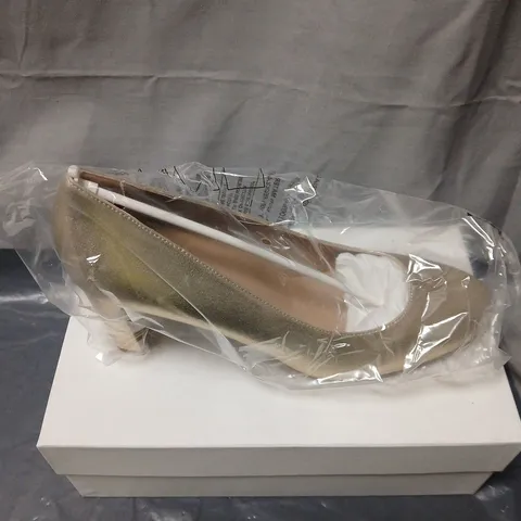 LK BENNETT WOMEN'S GOLD METALLIC HIGH HEELS – PAIR, BOXED EU SIZE 42