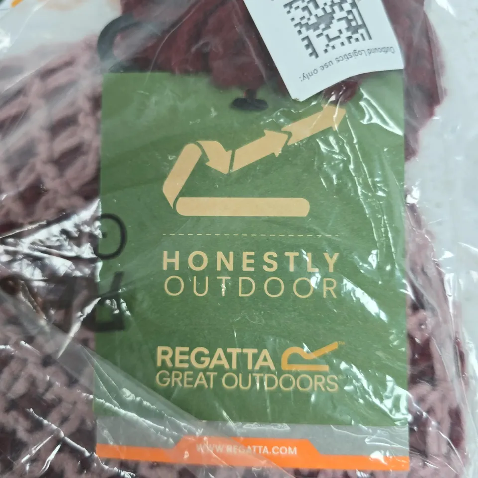 REGATTA DALARY HAT – BURGUNDY KNIT BEANIE