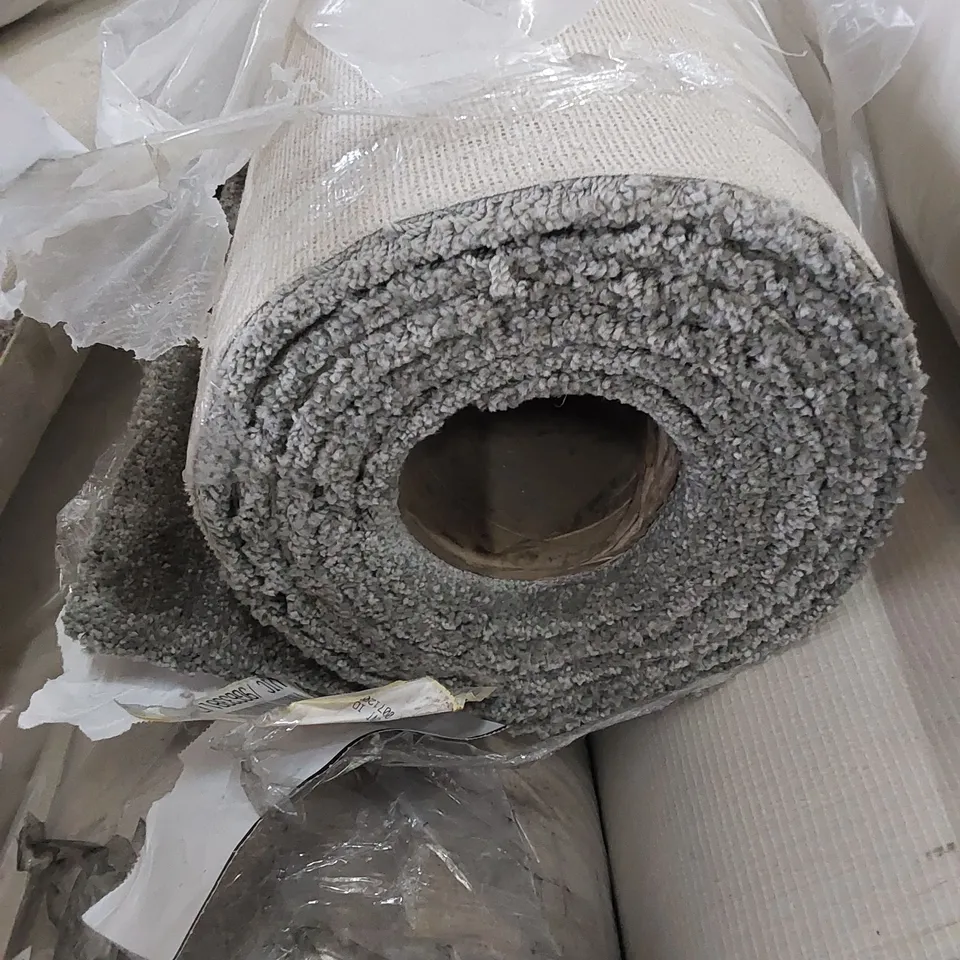 ROLL OF QUALITY ULTIMATE IMPRESSIONS REFINED CARPET // SIZE: 3.4 X 5m