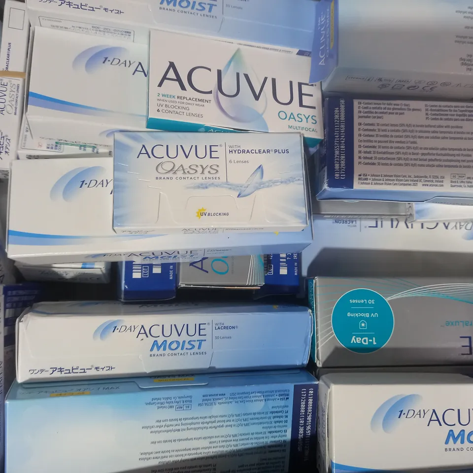 APPROXIMATELY 20 ASSORTED HOUSEHOLD ITEMS TO INCLUDE ACUVUE OASYS CONTACT LENSES, ACUVUE MOIST CONTACT LENSES, ETC