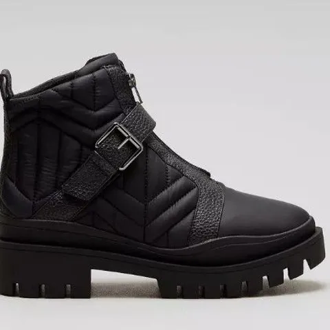 VIONIC JANARA ANKLE BOOT BLACK SIZE 9