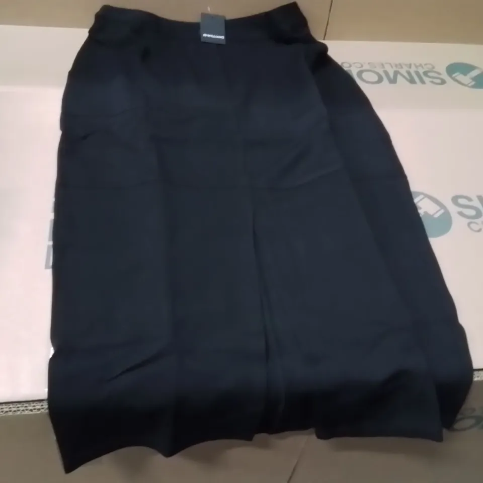 BOXED BRAND NEW APPROXIMATELY 18 JD WILLIAMS PONTE COLUM SKIRT BLACK SIZE 14