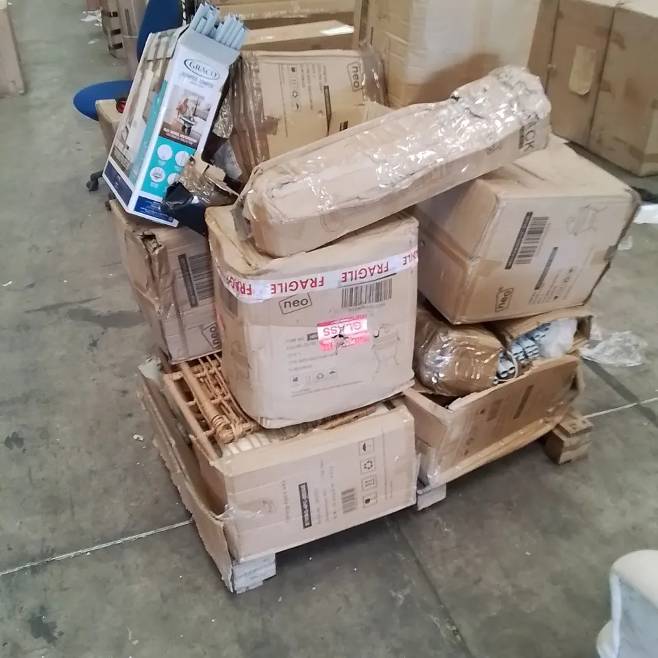 PALLET OF ASSORTED HOUSEHOLD GOODS AND PRODUCTS TO INCLUDE; BUMPER JUMPER, KAMADOS, GARDEN TENTS
