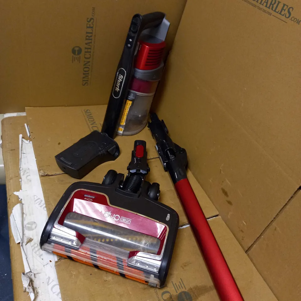 SHARK VACUUM CLEANER IZ201UKTSB