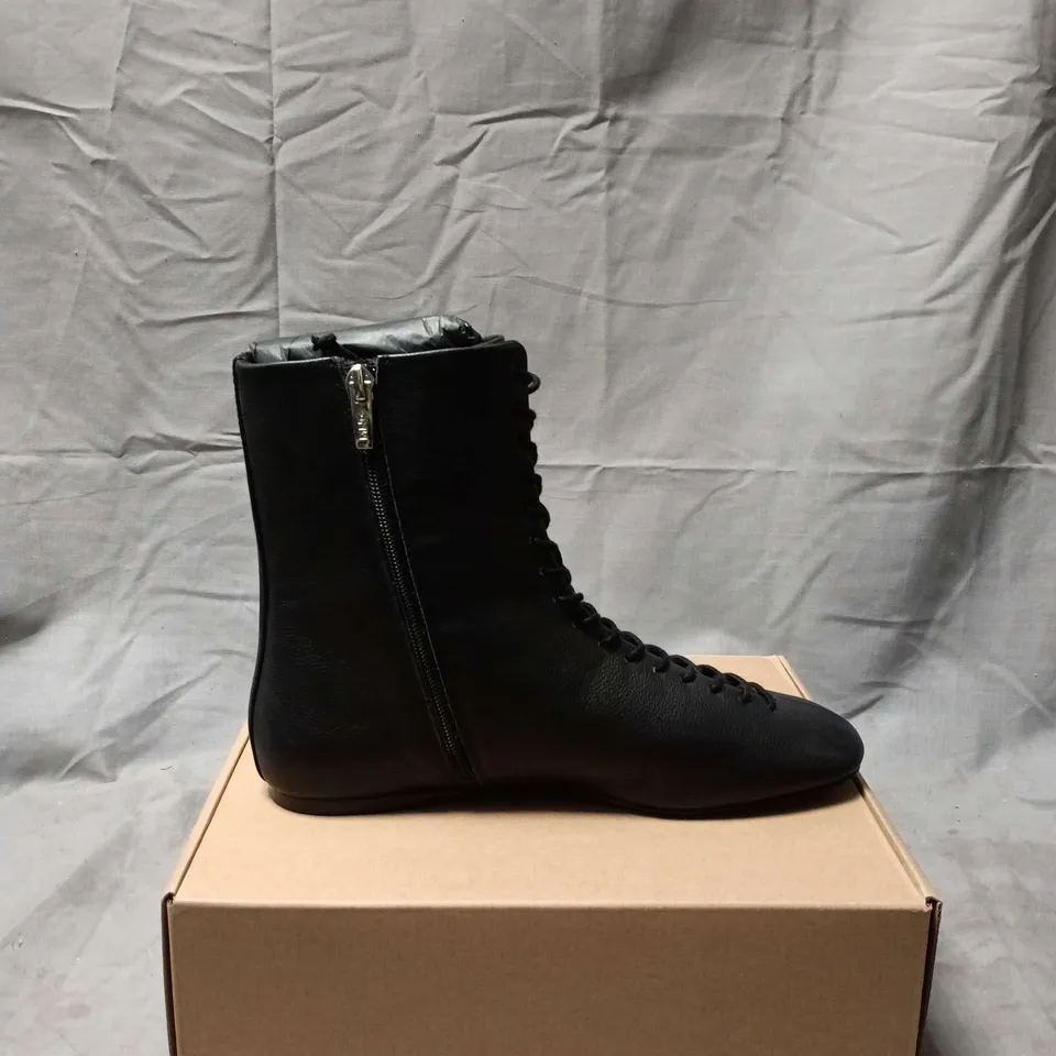 BOXED PAIR OF MNG BLACK LEATHER KNEE-HIGH LACE-UP BOOT WITH SIDE ZIP SIZE 5