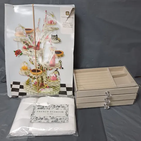 APPROXIMATELY 15 ASSORTED HOUSEHOLD ITEMS TO INCLUDE BEDDING, TABLE TREAT STAND AND A JEWELLERY BOX