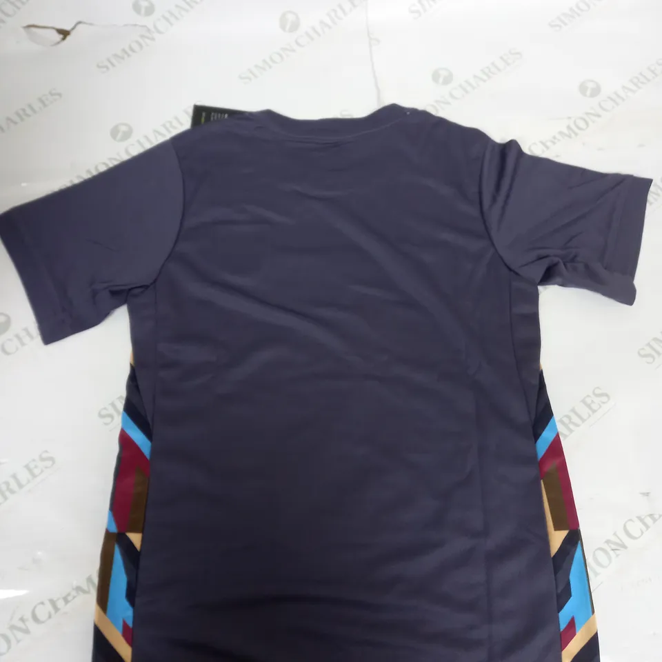 ENGLAND FC AWAY SHIRT AND SHORTS SIZE 26