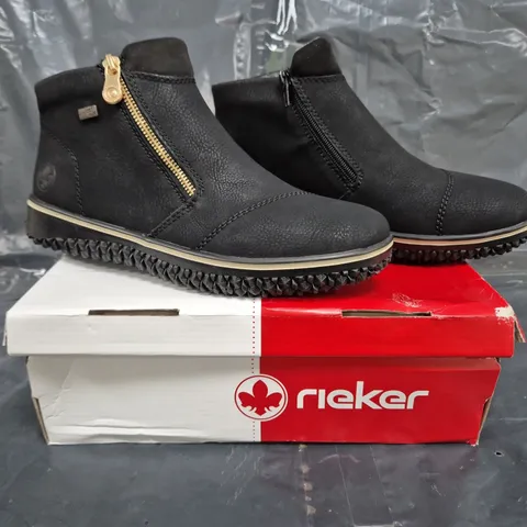 BOXED PAIR OF RIEKER ZIP ANKLE BOOTS IN BLACK SIZE 7.5