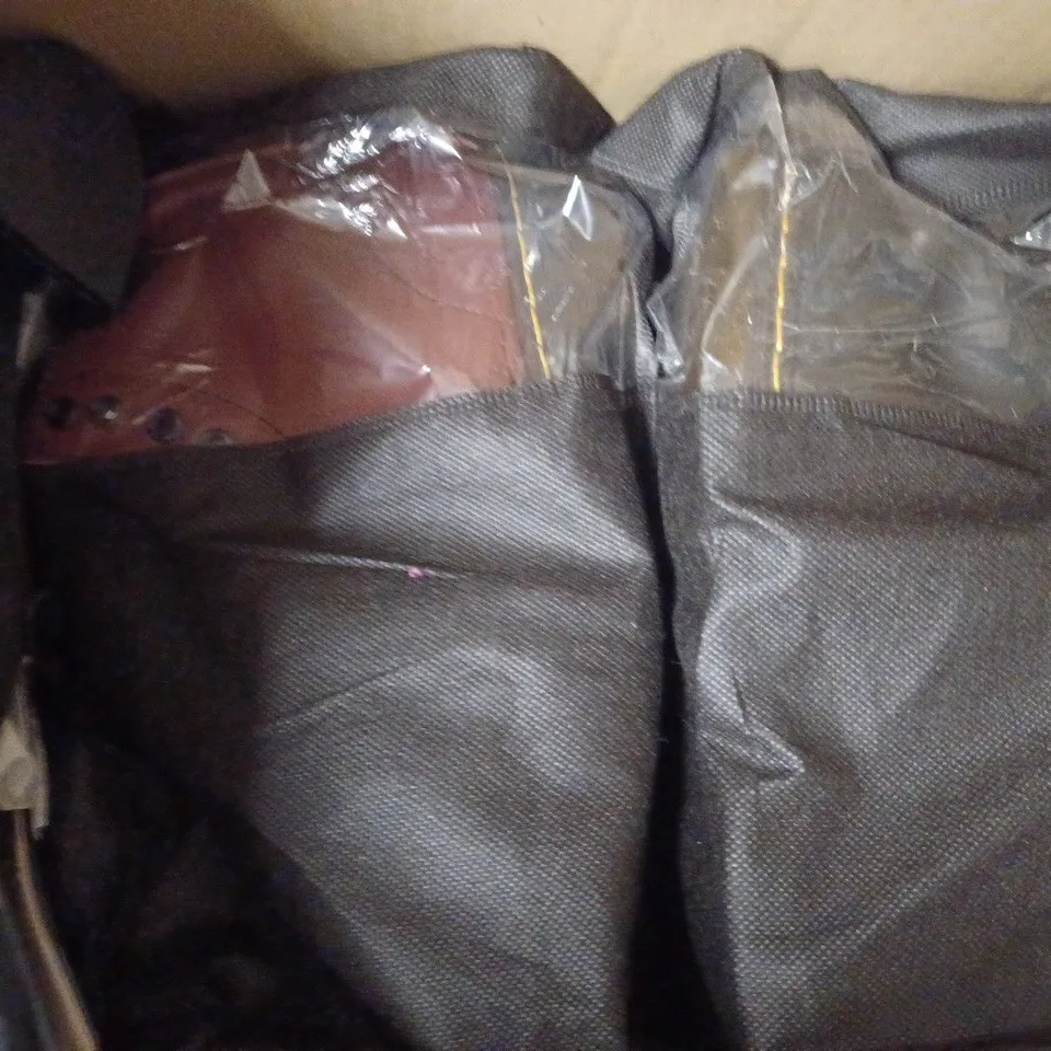 BOX OF APPROXIMATELY 8 ASSORTED PAIRS OF SHOES AND FOOTWEAR ITEMS IN VARIOUS COLOURS, STYLES, AND SIZES