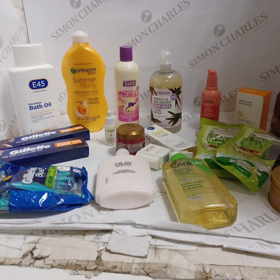 LOT OF APPROX 20 ASSORTED HEALTH AND BEAUTY PRODUCTS TO INCLUDE, PAULA'S CHOICE VITAMIN C, KIKO EYESHADOW PALETTE,CAUDALIE COMPLECTION CORRECTING SERUM
