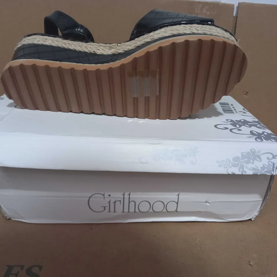 BOXED PAIR OF GIRLHOOD PLATFORM SANDALS IN BLACK EU SIZE 39