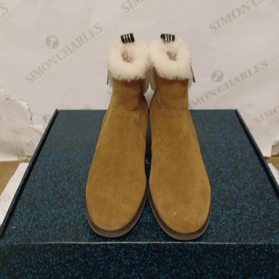 EMU AUSTRAILIA CHESTNUT EXPLORE BOOTS - SIZE 8