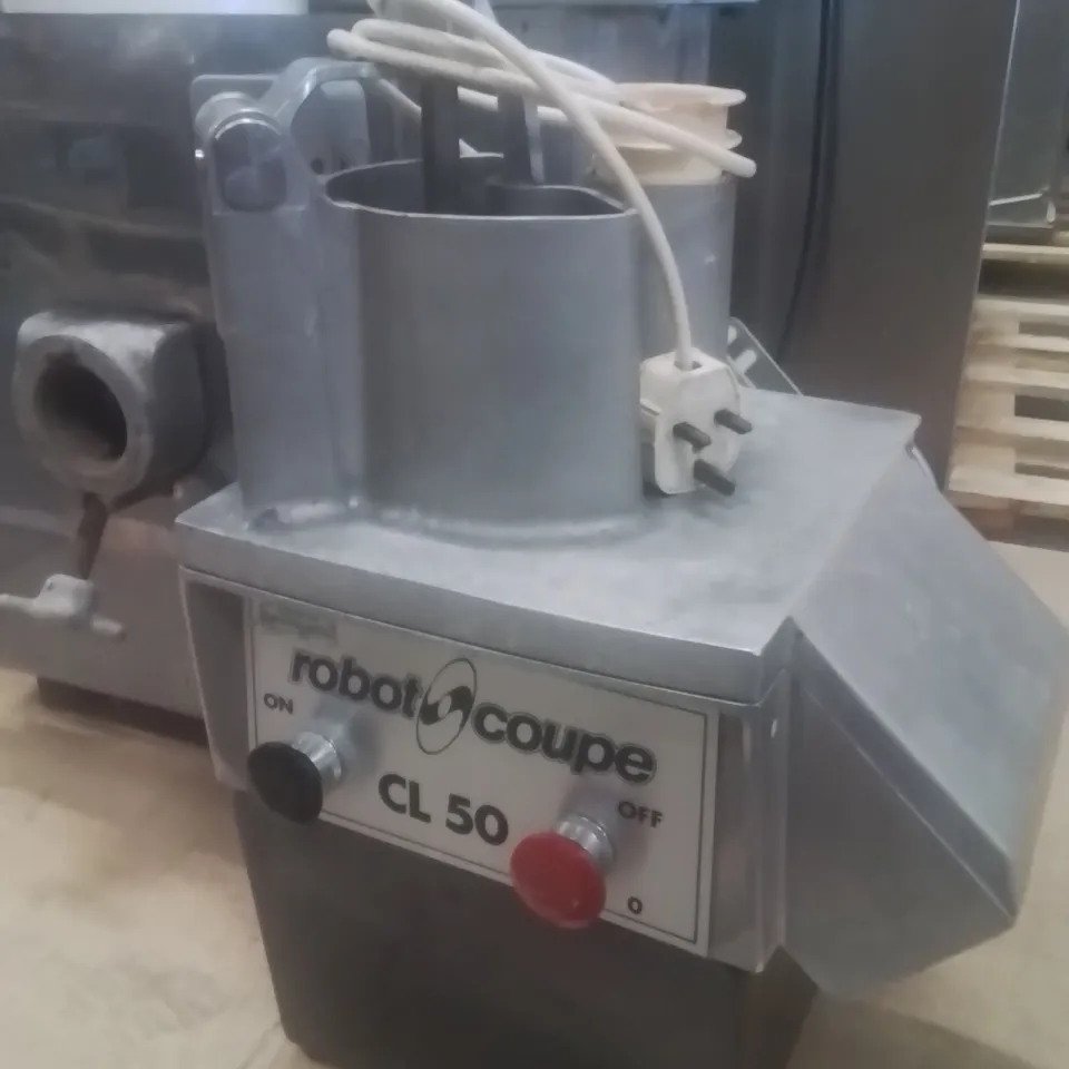 ASSORTMENT OF COMMERCIAL CATERING FOOD PROCESSING MACHINES AND PARTS