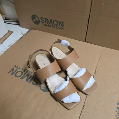 BEN DI LISI TAN LEATHER SANDALS WITH TWO WIDE STRAPS, UK 6